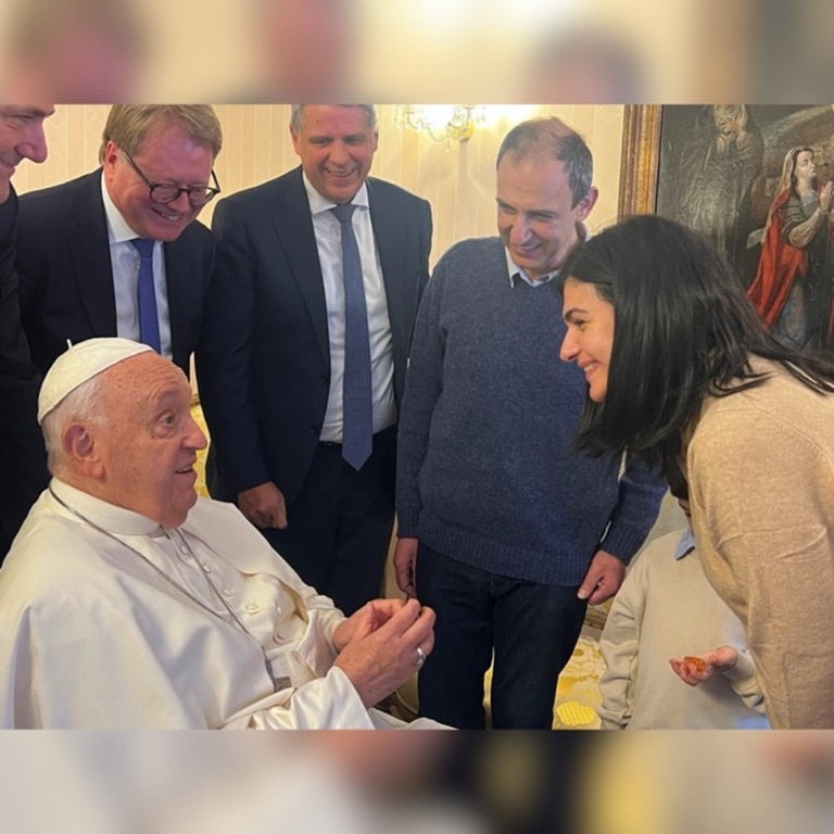 Durant la seva visita a Bèlgica, el papa Francesc es va reunir amb algunes famílies de refugiats que han arribat al país amb els corredors humanitaris de Sant’Egidio